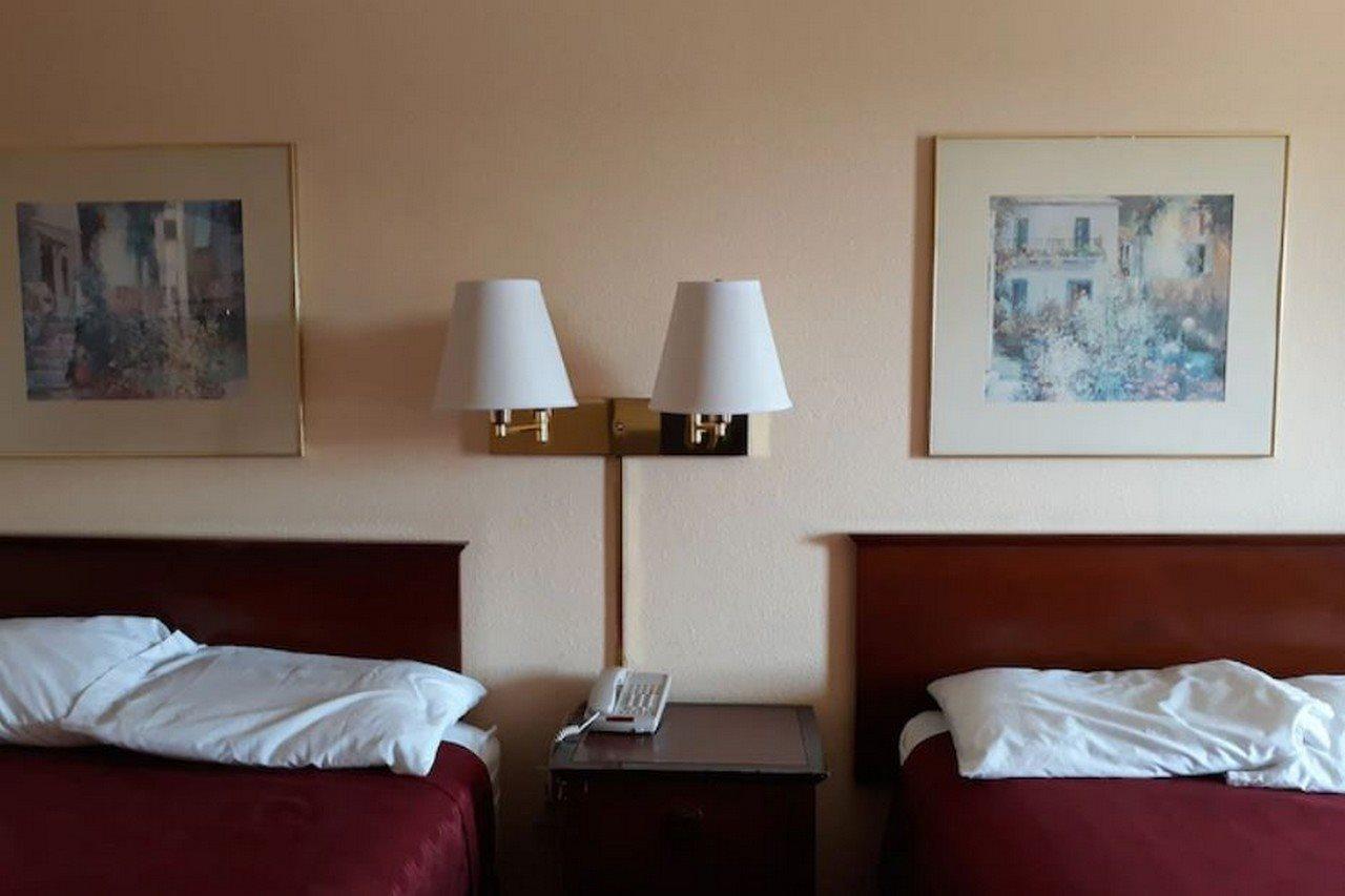 Americas Best Value Inn Стокбридж Екстер'єр фото