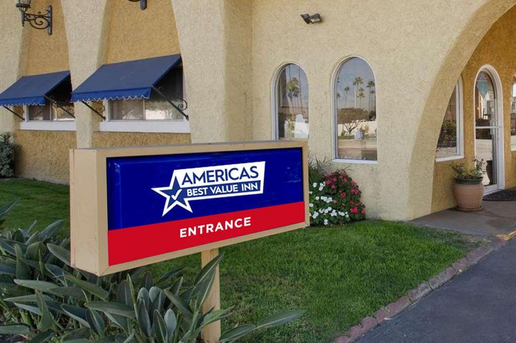Americas Best Value Inn Стокбридж Екстер'єр фото