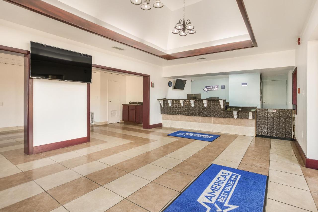Americas Best Value Inn Стокбридж Екстер'єр фото