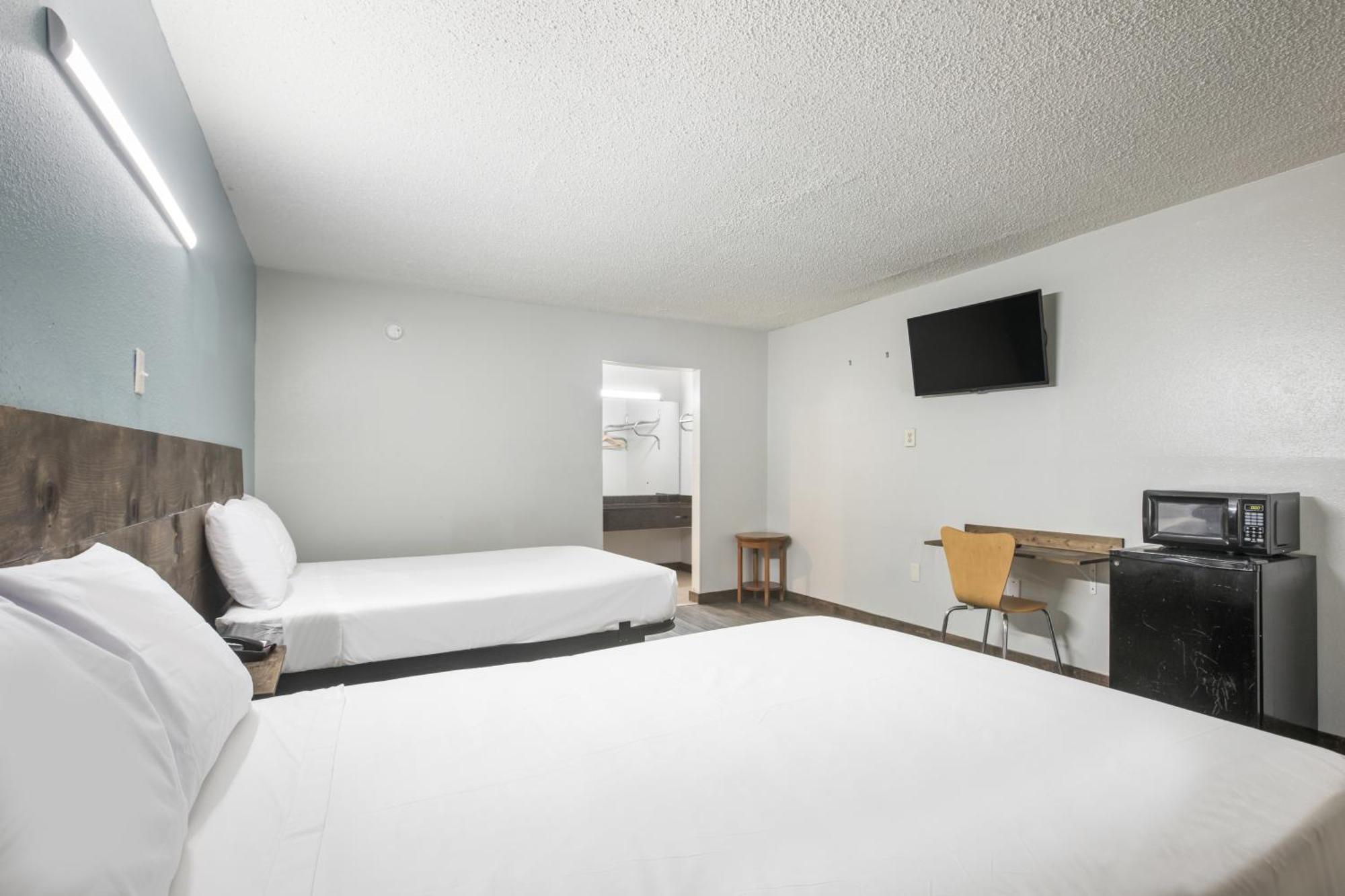 Americas Best Value Inn Стокбридж Номер фото