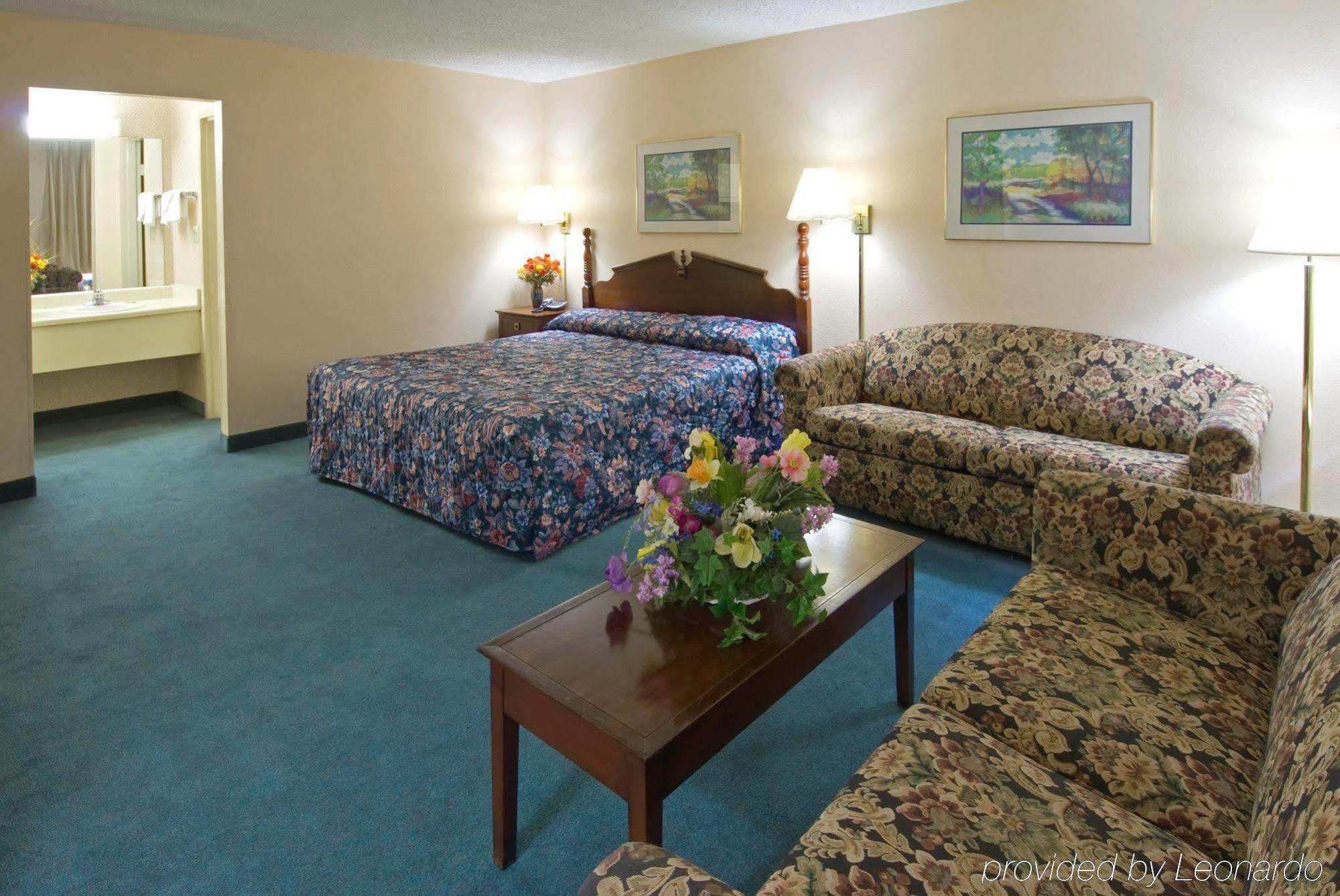 Americas Best Value Inn Стокбридж Номер фото