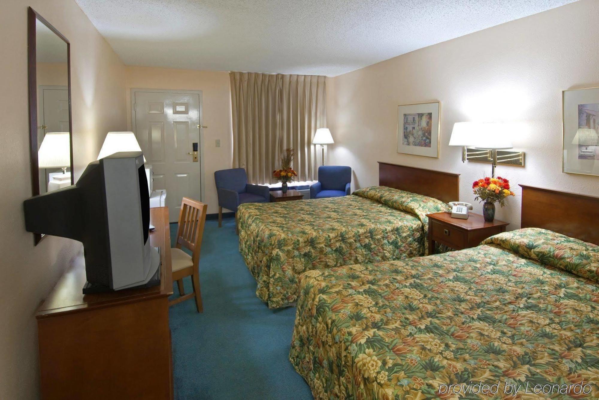Americas Best Value Inn Стокбридж Номер фото