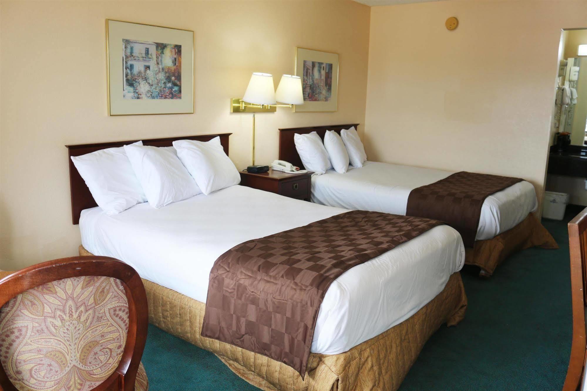 Americas Best Value Inn Стокбридж Екстер'єр фото
